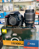 CAMERA NIKON D5300 + LENTE 18-55mm KIT SEMINOVO