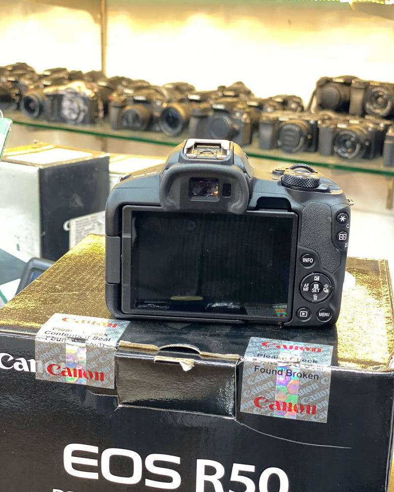 CAMERA CANON R50 + 18-45mm STM SEMINOVA